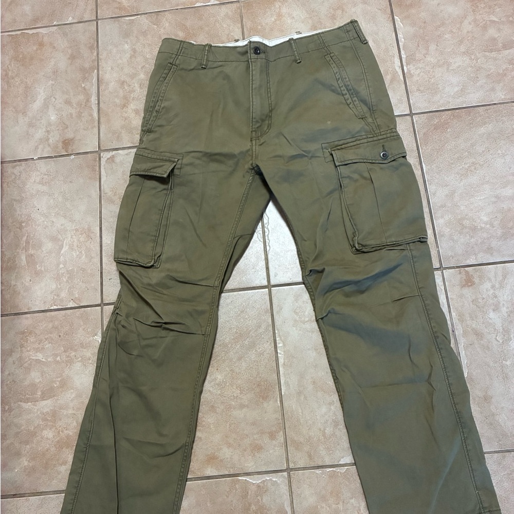 Levi's Men's Cargo Pants in Olive Green